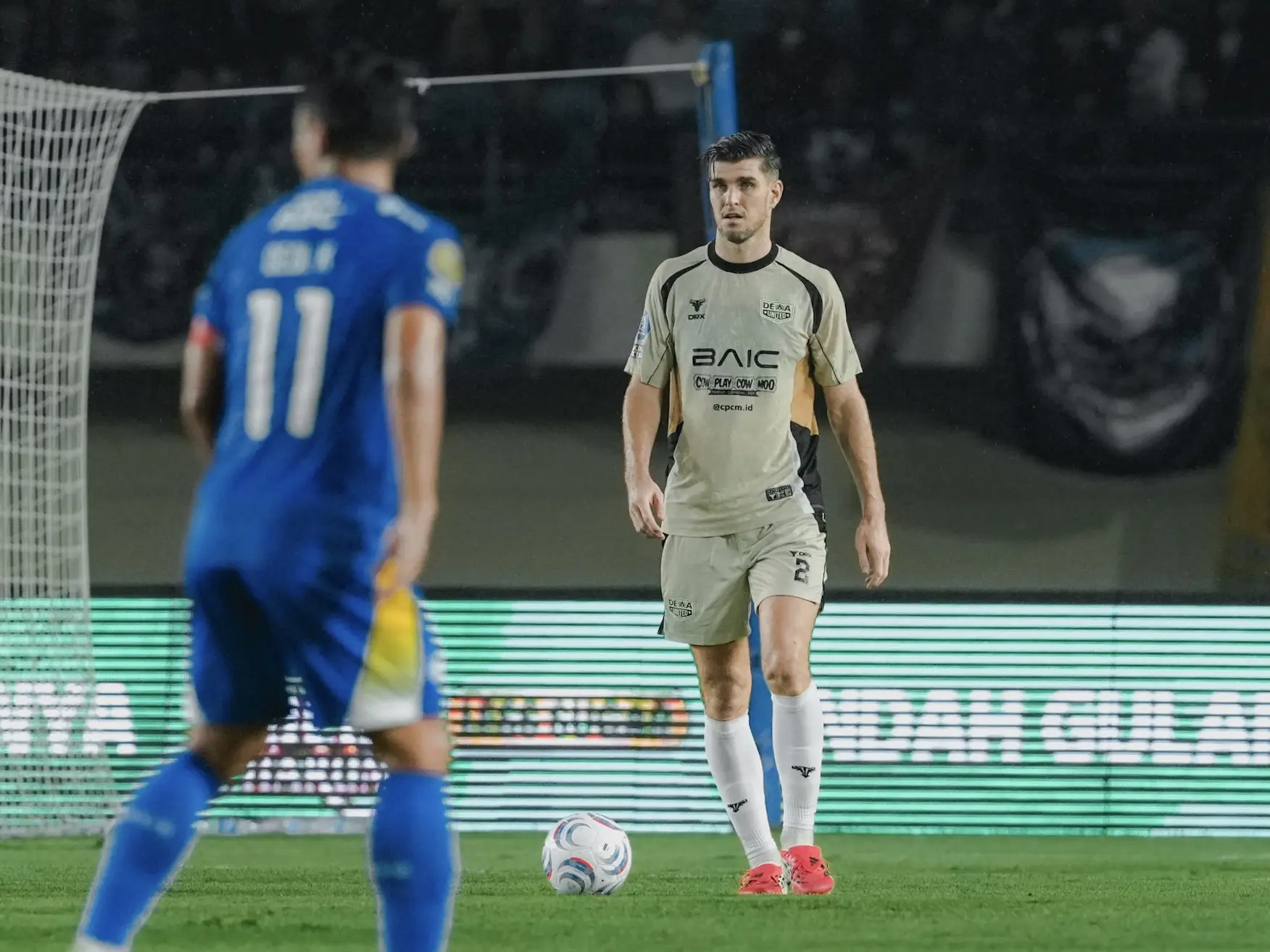 Pertandingan Dewa United menghadapi Persib Bandung